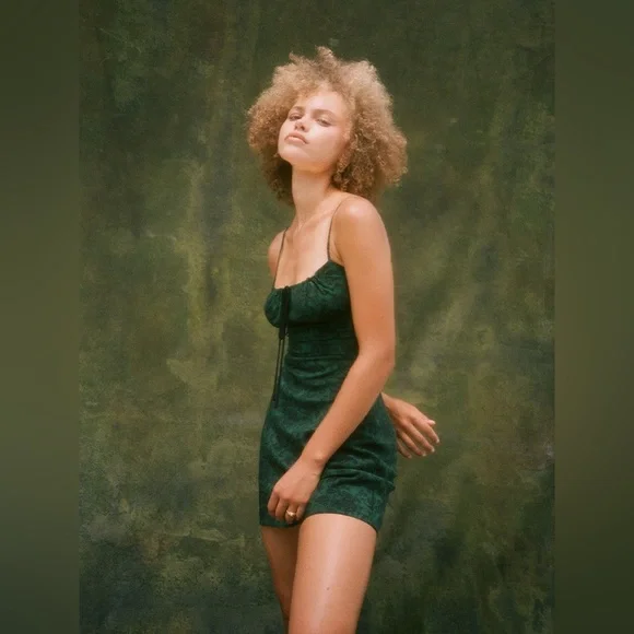 Réalisation Par The Inez Dress in Dazed Noir - Picture 4 of 12